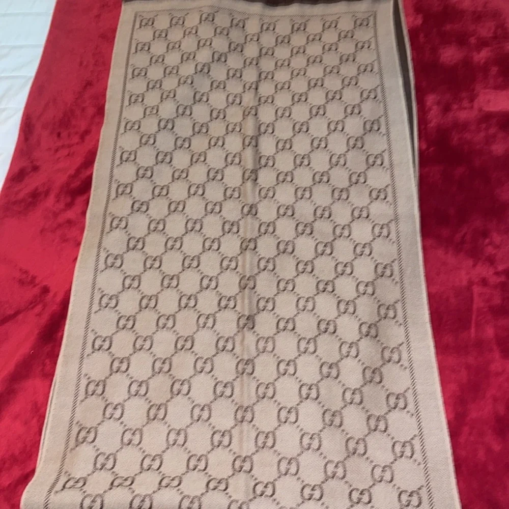 NWOT Gucci wool scarf
